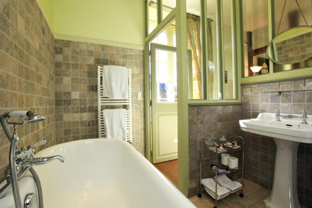 Bed and Breakfast La Maison De La Marine Канкаль Номер фото